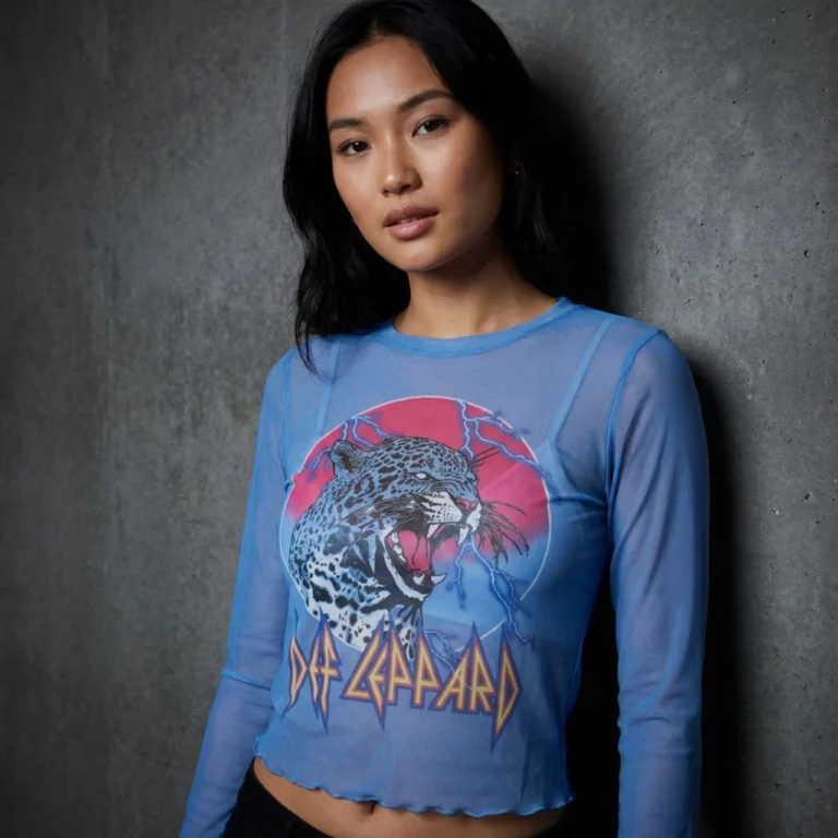 Def Leppard Ladies Long Sleeve Mesh Crop Top: Lightning Leopard Blue T-Shirt