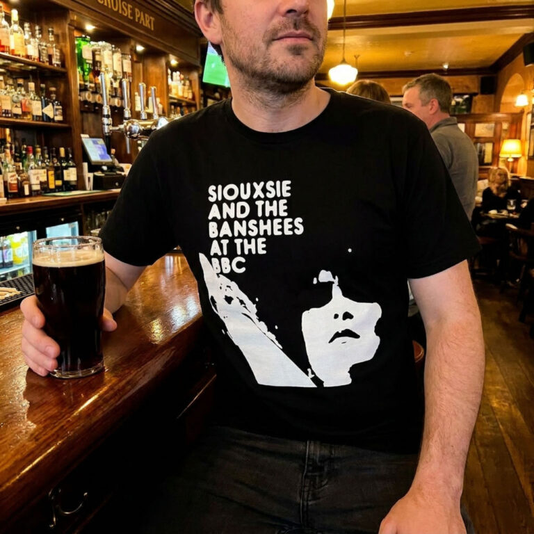 Siouxsie & The Banshees Unisex Premium Carbon T-Shirt: At The BBC Black T-Shirt