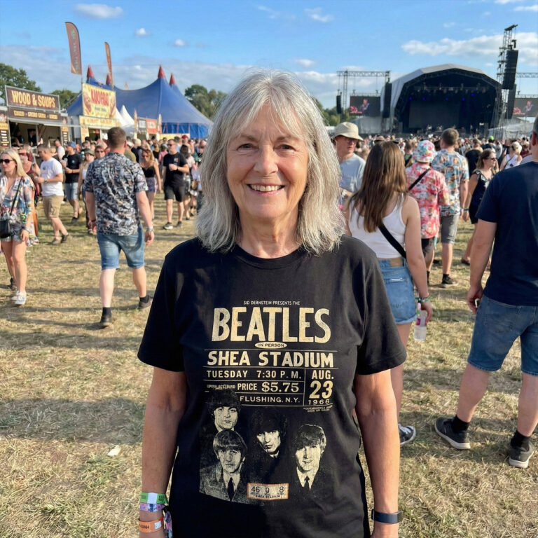 The Beatles Unisex Premium Carbon T-Shirt: Shea ’66 Black T-Shirt